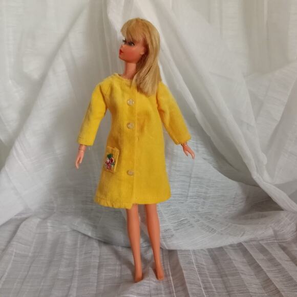 VTG Barbie Yellow Velvet Coat CLONE Clothes Button Flower Detail Jacket NO DOLL - Picture 8 of 8